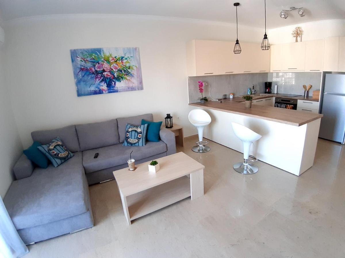 Central Apartment Near The Beach With Huge Private Terrace Λουτράκι Εξωτερικό φωτογραφία