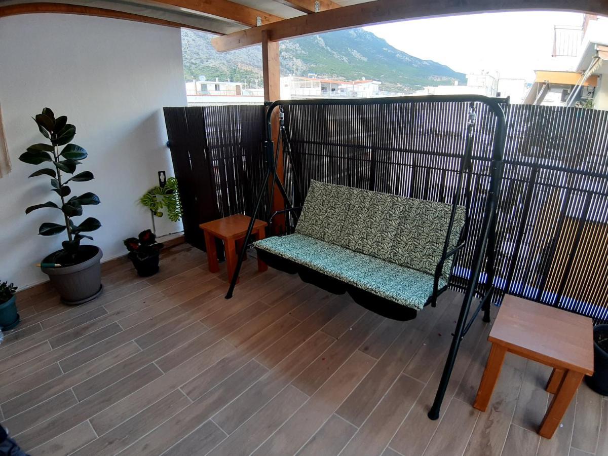 Central Apartment Near The Beach With Huge Private Terrace Λουτράκι Εξωτερικό φωτογραφία
