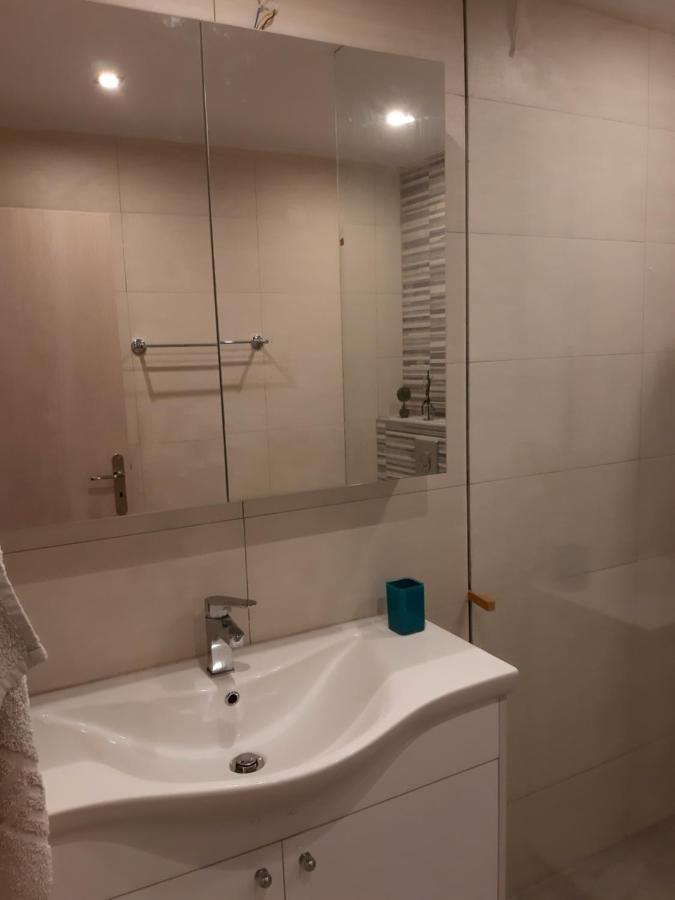 Central Apartment Near The Beach With Huge Private Terrace Λουτράκι Εξωτερικό φωτογραφία