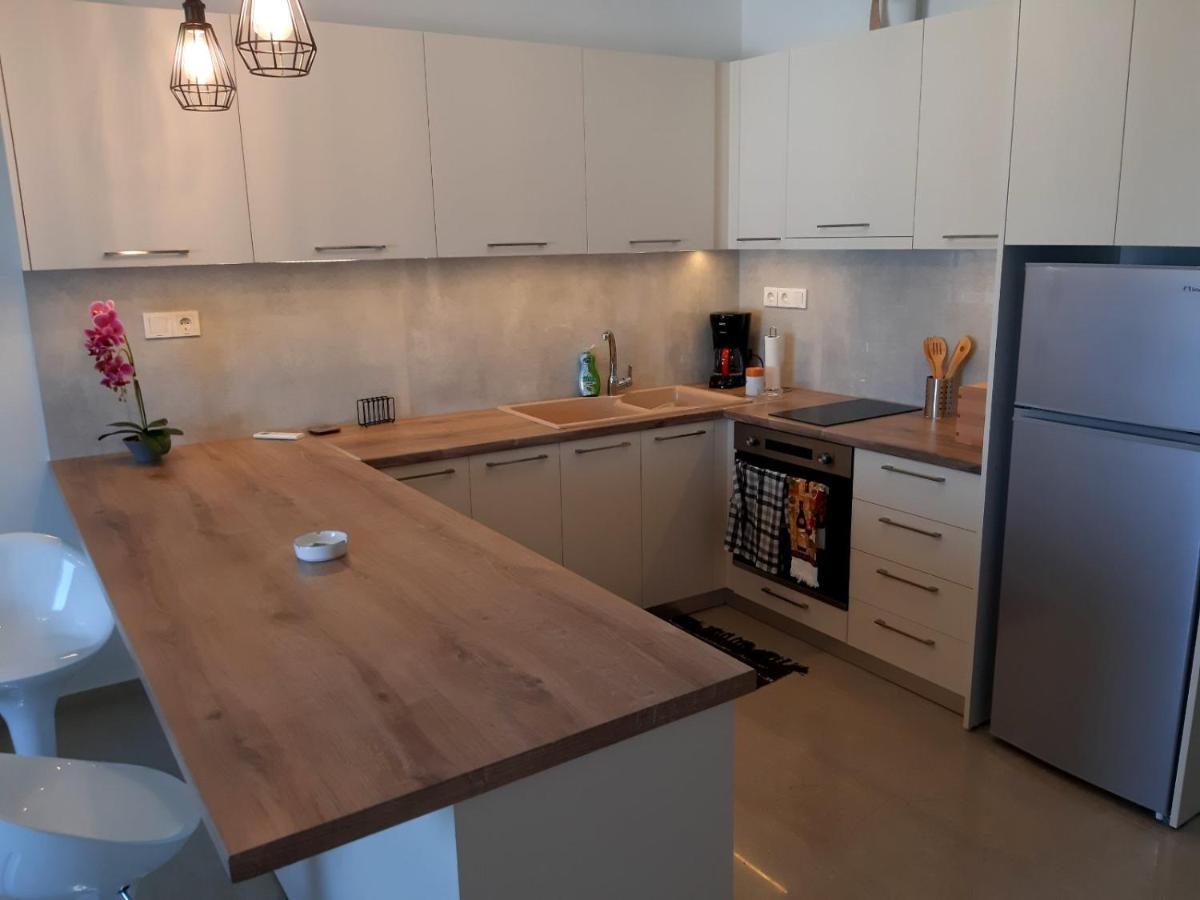 Central Apartment Near The Beach With Huge Private Terrace Λουτράκι Εξωτερικό φωτογραφία