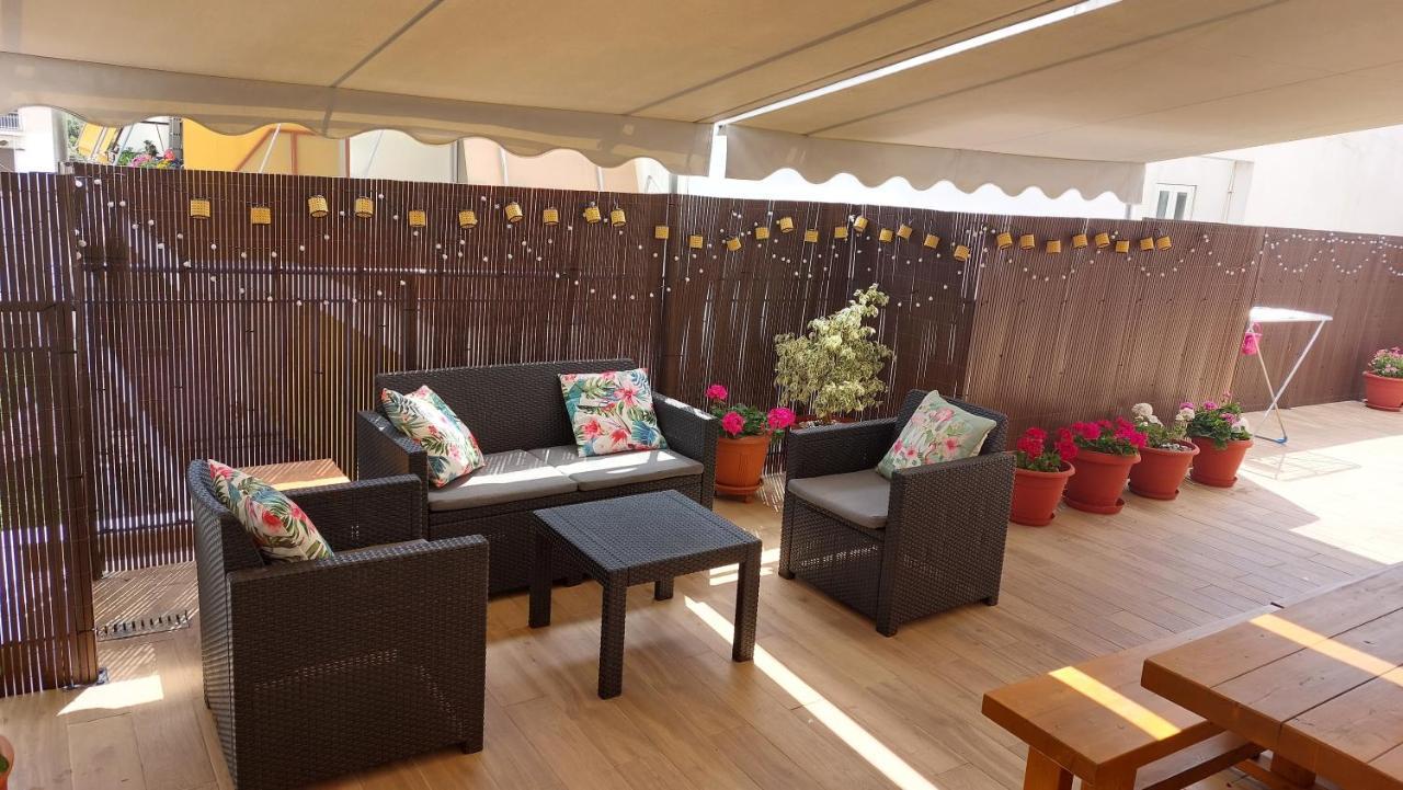 Central Apartment Near The Beach With Huge Private Terrace Λουτράκι Εξωτερικό φωτογραφία